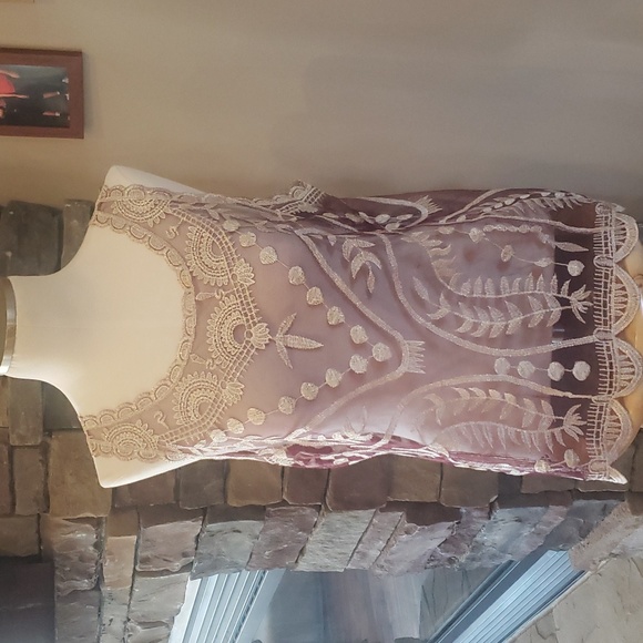 ultra pink NWT, burgandy and  goldish decorative pattern, size large - Picture 1 of 8